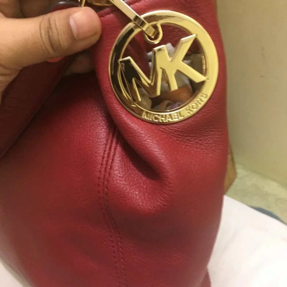 Authentic Michael Kors Medium Slouchy Cherry Leather Shoulder Bag - Picture 3 of 15